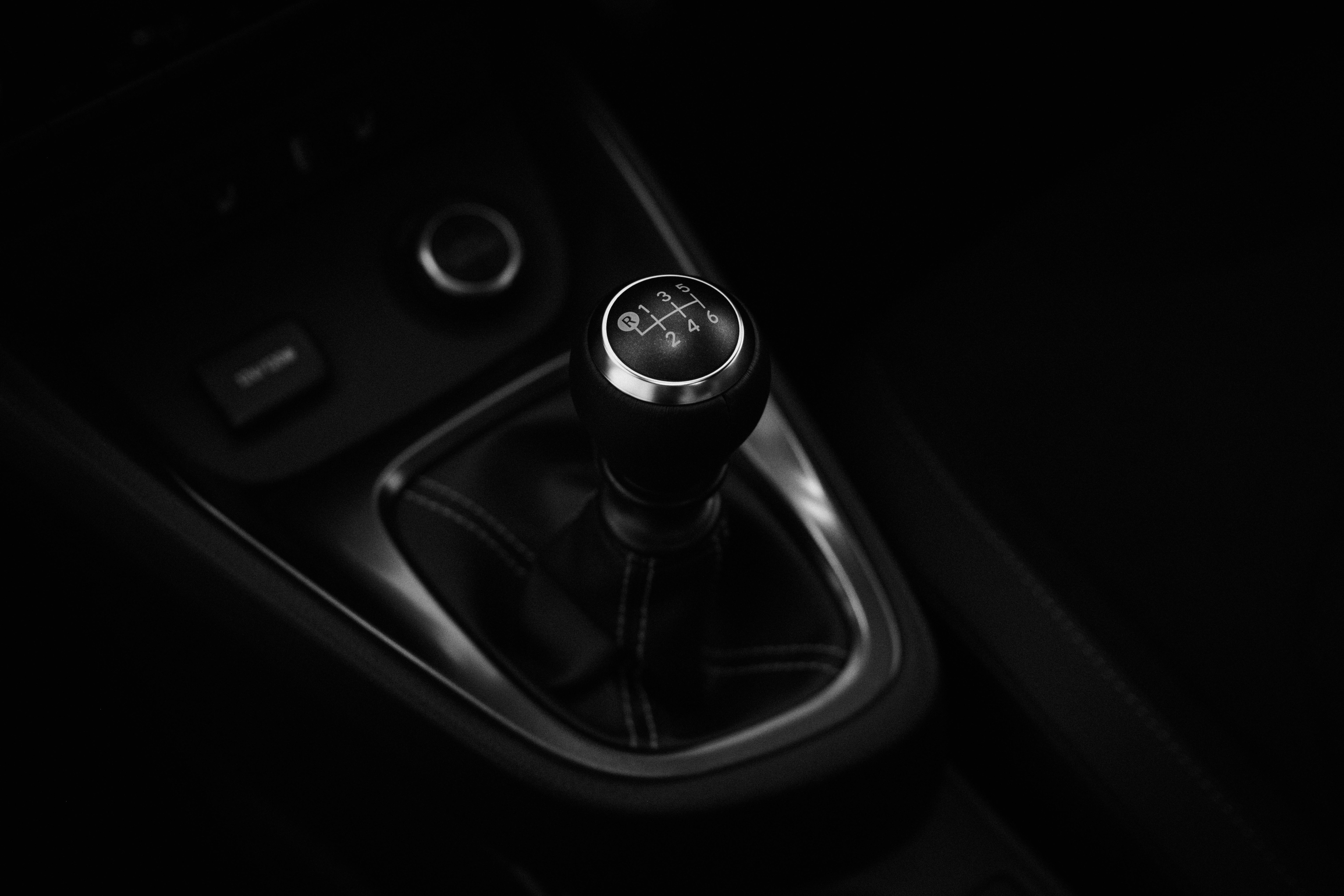 Vehicle gear shift knob